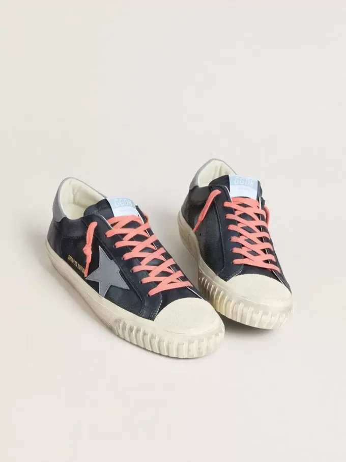 Super-Star in pelle blu navy con stella e linguetta sul tallone in pelle azzurra Super-Star in pelle blu navy con stella e linguetta sul tallone in pelle azzurra