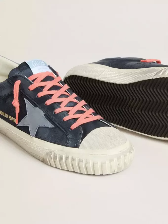 Super-Star in pelle blu navy con stella e linguetta sul tallone in pelle azzurra Super-Star in pelle blu navy con stella e linguetta sul tallone in pelle azzurra