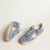 Super-Star in pelle scamosciata azzurra con stella e linguetta sul tallone in pelle beige Super-Star in pelle scamosciata azzurra con stella e linguetta sul tallone in pelle beige