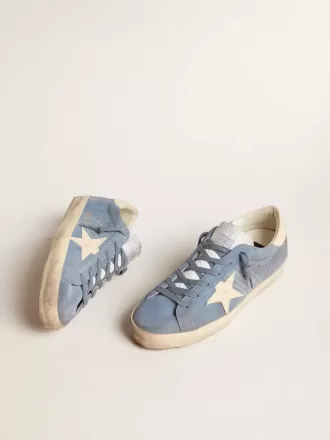 Super-Star in pelle scamosciata azzurra con stella e linguetta sul tallone in pelle beige Super-Star in pelle scamosciata azzurra con stella e linguetta sul tallone in pelle beige