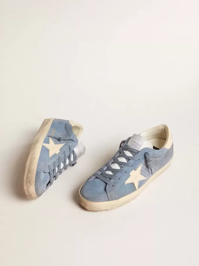 Super-Star in pelle scamosciata azzurra con stella e linguetta sul tallone in pelle beige Super-Star in pelle scamosciata azzurra con stella e linguetta sul tallone in pelle beige