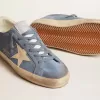Super-Star in pelle scamosciata azzurra con stella e linguetta sul tallone in pelle beige Super-Star in pelle scamosciata azzurra con stella e linguetta sul tallone in pelle beige