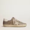 Super-Star in pelle scamosciata beige e cristalli multicolori con stella e linguetta sul tallone in pelle color crema Super-Star in pelle scamosciata beige e cristalli multicolori con stella e linguetta sul tallone in pelle color crema