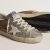 Super-Star in pelle scamosciata beige e cristalli multicolori con stella e linguetta sul tallone in pelle color crema Super-Star in pelle scamosciata beige e cristalli multicolori con stella e linguetta sul tallone in pelle color crema