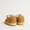 Super-Star in pelle scamosciata beige e shearling con stella in pelle metallizzata Super-Star in pelle scamosciata beige e shearling con stella in pelle metallizzata