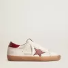 Super-Star in pelle scamosciata bianca con stella e linguetta sul tallone in pelle bordeaux Super-Star in pelle scamosciata bianca con stella e linguetta sul tallone in pelle bordeaux