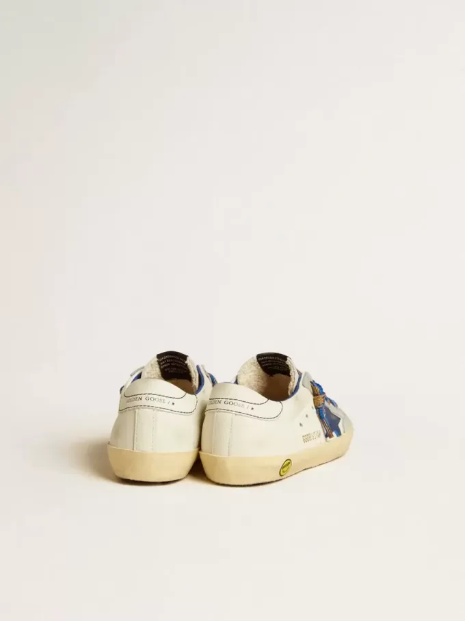 Super-Star Junior con stella in pelle blu e inserti in pelle scamosciata grigio ghiaccio Super-Star Junior con stella in pelle blu e inserti in pelle scamosciata grigio ghiaccio