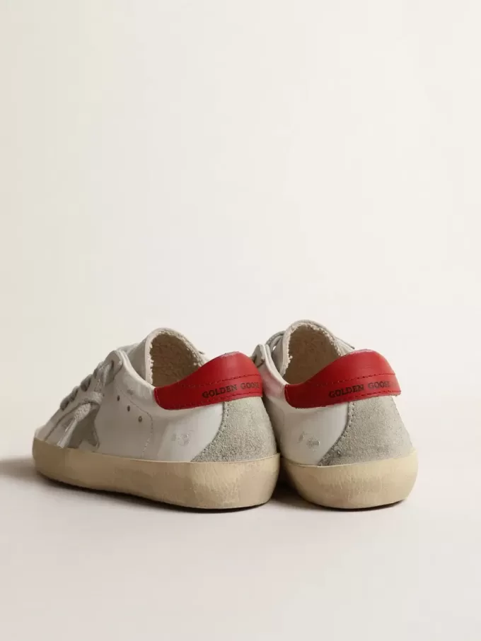 Super-Star Junior con stella in pelle scamosciata e linguetta sul tallone in pelle rossa Super-Star Junior con stella in pelle scamosciata e linguetta sul tallone in pelle rossa