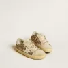 Super-Star Junior in glitter dorato con stella e linguetta sul tallone in pelle bianca