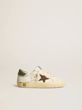 Super-Star Junior in nappa con stella in pelle scamosciata e linguetta verde sul tallone Super-Star Junior in nappa con stella in pelle scamosciata e linguetta verde sul tallone