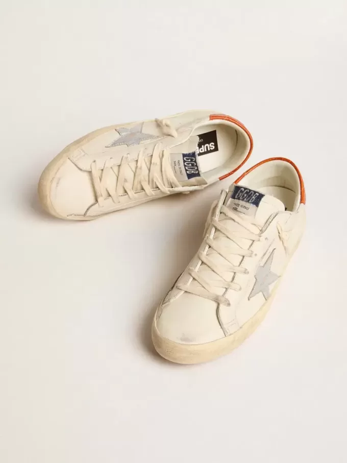 Super-Star LTD con stella in pelle argentata e linguetta sul tallone in pelle con stampa coccodrillo Super-Star LTD con stella in pelle argentata e linguetta sul tallone in pelle con stampa coccodrillo