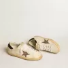 Super-Star LTD con stella in pelle laminata e linguetta sul tallone con glitter neri Super-Star LTD con stella in pelle laminata e linguetta sul tallone con glitter neri