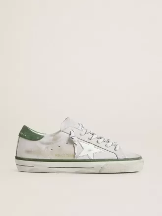 Super-Star LTD da donna con stella in pelle bianca e linguetta sul tallone in pelle scamosciata verde Super-Star LTD da donna con stella in pelle bianca e linguetta sul tallone in pelle scamosciata verde
