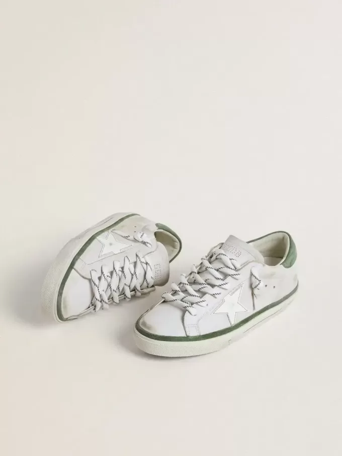 Super-Star LTD da donna con stella in pelle bianca e linguetta sul tallone in pelle scamosciata verde Super-Star LTD da donna con stella in pelle bianca e linguetta sul tallone in pelle scamosciata verde