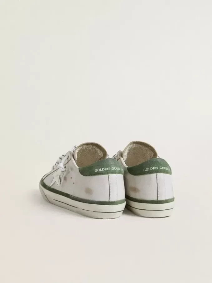 Super-Star LTD da donna con stella in pelle bianca e linguetta sul tallone in pelle scamosciata verde Super-Star LTD da donna con stella in pelle bianca e linguetta sul tallone in pelle scamosciata verde