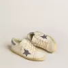 Super-Star LTD da donna con stella in pelle scamosciata e linguetta sul tallone con cristalli Swarovski Super-Star LTD da donna con stella in pelle scamosciata e linguetta sul tallone con cristalli Swarovski