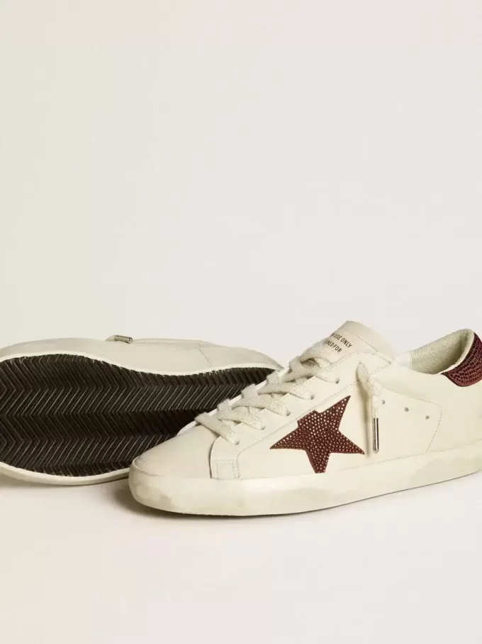 Super-Star LTD da donna con stella in pelle scamosciata e linguetta sul tallone con cristalli Swarovski Super-Star LTD da donna con stella in pelle scamosciata e linguetta sul tallone con cristalli Swarovski