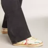Super-Star LTD da donna con stella traforata e linguetta sul tallone in pelle metallizzata Super-Star LTD da donna con stella traforata e linguetta sul tallone in pelle metallizzata