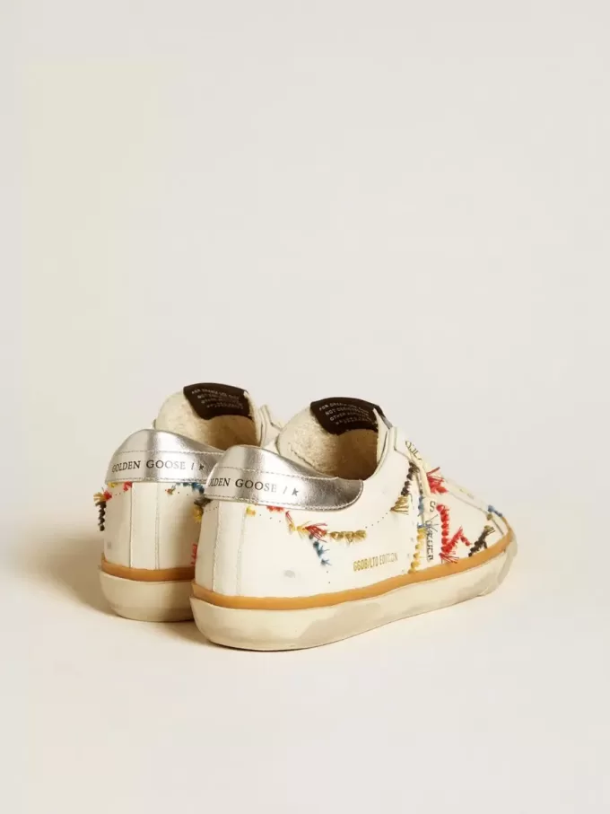 Super-Star LTD da donna con stella traforata e linguetta sul tallone in pelle metallizzata Super-Star LTD da donna con stella traforata e linguetta sul tallone in pelle metallizzata