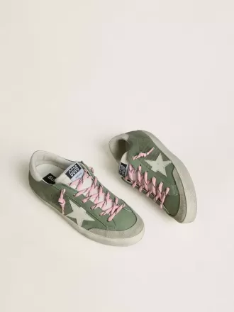 Super-Star LTD da donna in nabuk verde con stella e linguetta sul tallone in pelle bianca Super-Star LTD da donna in nabuk verde con stella e linguetta sul tallone in pelle bianca