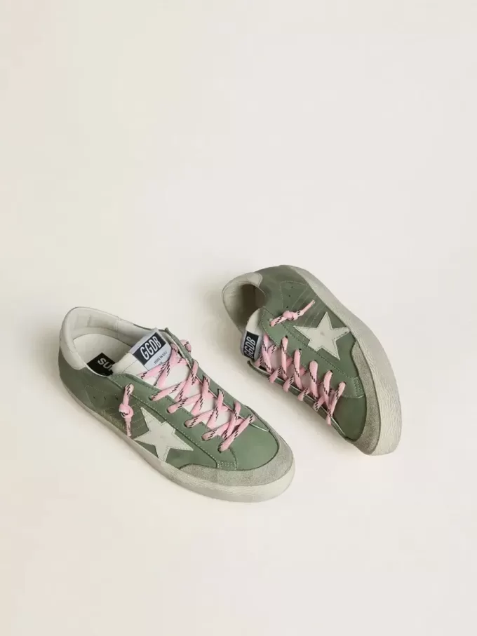 Super-Star LTD da donna in nabuk verde con stella e linguetta sul tallone in pelle bianca Super-Star LTD da donna in nabuk verde con stella e linguetta sul tallone in pelle bianca