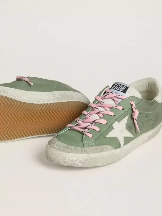 Super-Star LTD da donna in nabuk verde con stella e linguetta sul tallone in pelle bianca Super-Star LTD da donna in nabuk verde con stella e linguetta sul tallone in pelle bianca