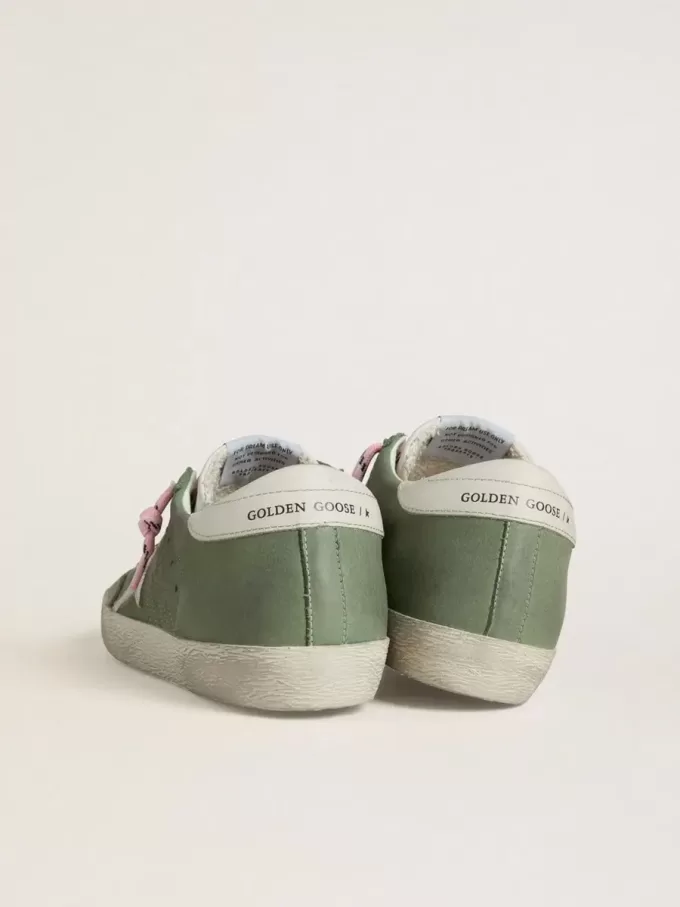 Super-Star LTD da donna in nabuk verde con stella e linguetta sul tallone in pelle bianca Super-Star LTD da donna in nabuk verde con stella e linguetta sul tallone in pelle bianca