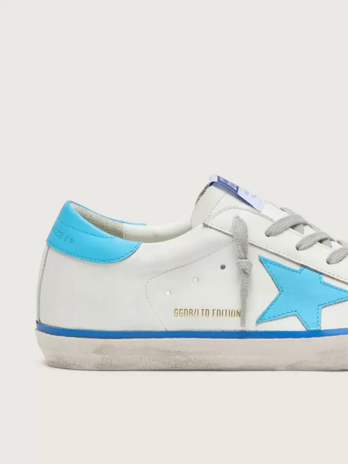 Super-Star LTD da donna in pelle bianca con stella e linguetta sul tallone in pelle azzurra Super-Star LTD da donna in pelle bianca con stella e linguetta sul tallone in pelle azzurra