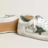 Super-Star LTD da donna in pelle scamosciata bianca e mesh con stella in pelle verde e linguetta sul tallone in pelle argentata