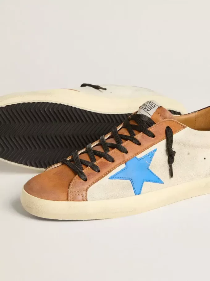 Super-Star LTD da uomo beige con stella azzurra e linguetta sul tallone con stampa coccodrillo Super-Star LTD da uomo beige con stella azzurra e linguetta sul tallone con stampa coccodrillo