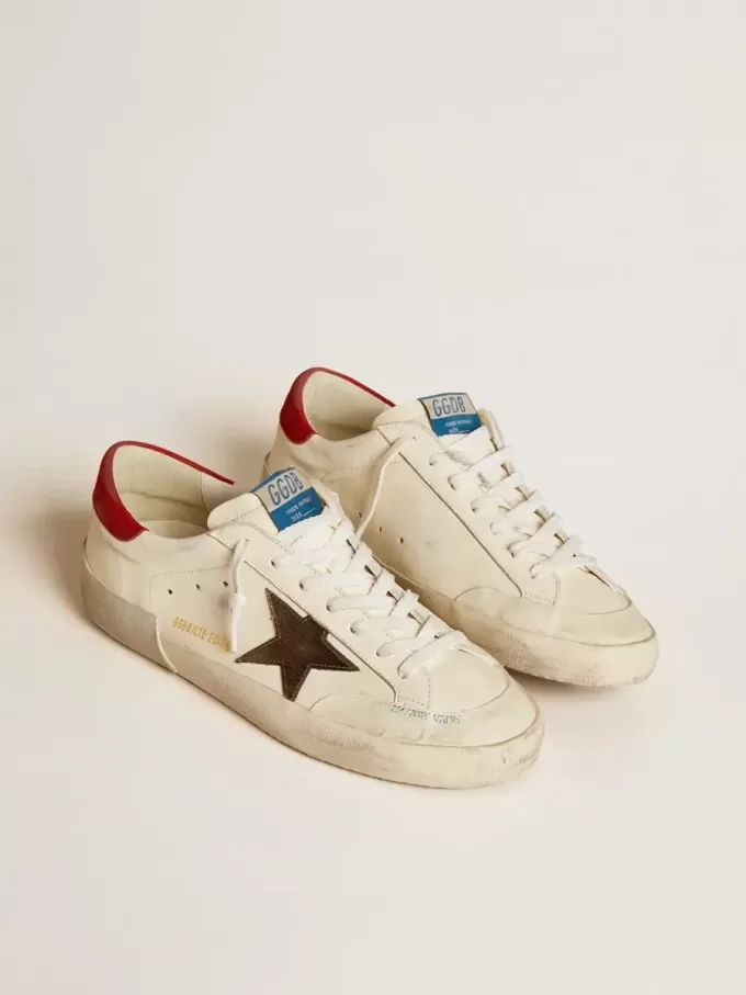 Super-Star LTD da uomo in nappa con stella metallica e linguetta sul tallone in nabuk Super-Star LTD da uomo in nappa con stella metallica e linguetta sul tallone in nabuk