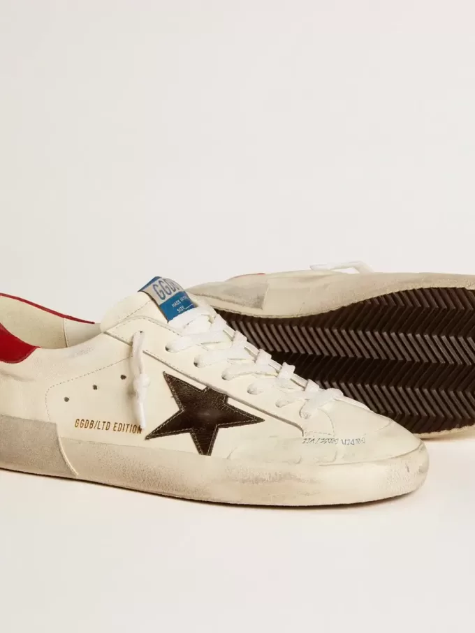 Super-Star LTD da uomo in nappa con stella metallica e linguetta sul tallone in nabuk Super-Star LTD da uomo in nappa con stella metallica e linguetta sul tallone in nabuk
