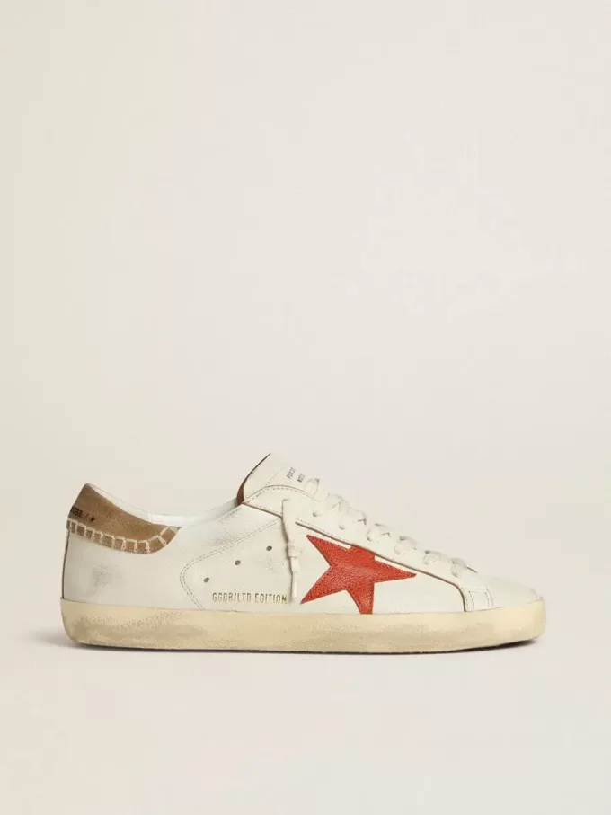 Super-Star LTD da uomo in pelle nappa con stella in pelle arancione e linguetta sul tallone in camoscio tabacco Super-Star LTD da uomo in pelle nappa con stella in pelle arancione e linguetta sul tallone in camoscio tabacco