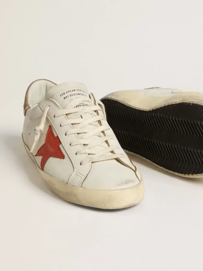 Super-Star LTD da uomo in pelle nappa con stella in pelle arancione e linguetta sul tallone in camoscio tabacco Super-Star LTD da uomo in pelle nappa con stella in pelle arancione e linguetta sul tallone in camoscio tabacco