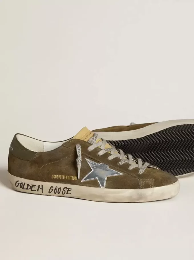 Super-Star LTD da uomo in pelle scamosciata con stella in pelle metallizzata e linguetta sul tallone in pelle Super-Star LTD da uomo in pelle scamosciata con stella in pelle metallizzata e linguetta sul tallone in pelle