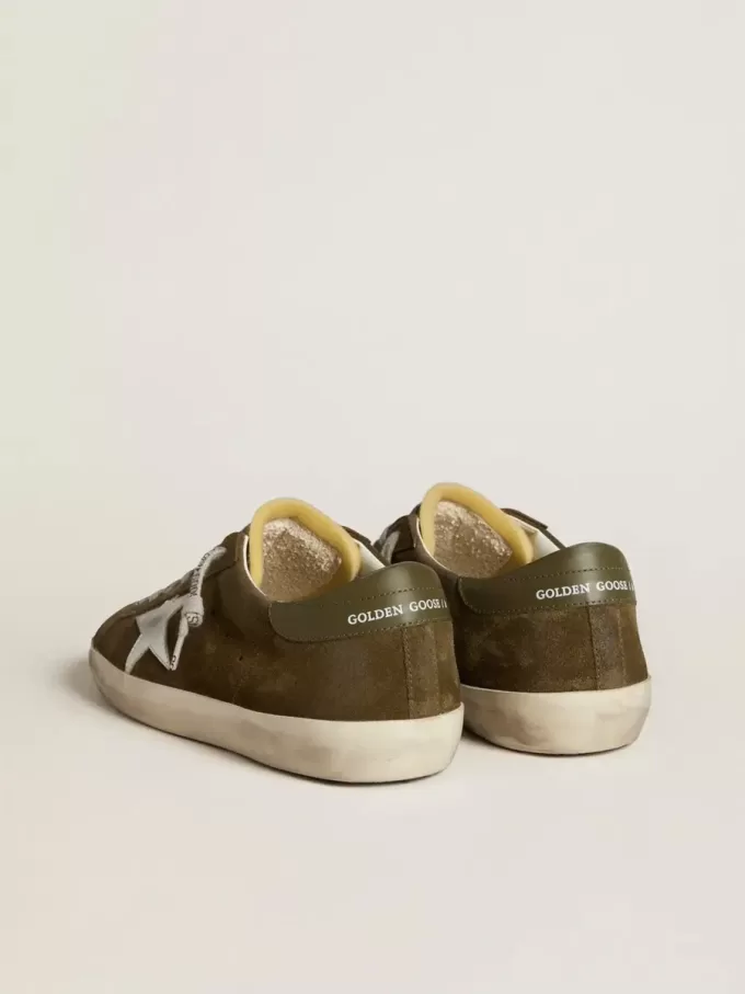 Super-Star LTD da uomo in pelle scamosciata con stella in pelle metallizzata e linguetta sul tallone in pelle Super-Star LTD da uomo in pelle scamosciata con stella in pelle metallizzata e linguetta sul tallone in pelle