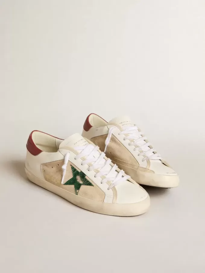 Super-Star LTD da uomo in pelle scamosciata con stella metallica verde e linguetta rossa sul tallone Super-Star LTD da uomo in pelle scamosciata con stella metallica verde e linguetta rossa sul tallone