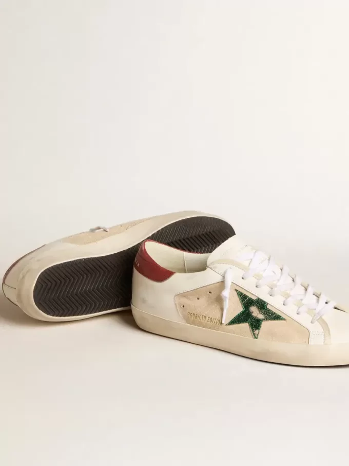 Super-Star LTD da uomo in pelle scamosciata con stella metallica verde e linguetta rossa sul tallone Super-Star LTD da uomo in pelle scamosciata con stella metallica verde e linguetta rossa sul tallone