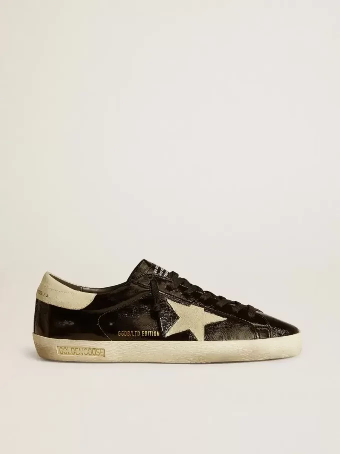 Super-Star LTD da uomo in vernice nera con stella e linguetta sul tallone in pelle scamosciata Super-Star LTD da uomo in vernice nera con stella e linguetta sul tallone in pelle scamosciata