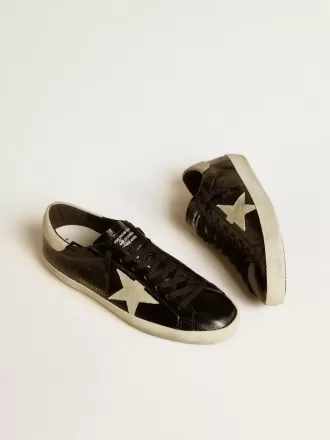 Super-Star LTD da uomo in vernice nera con stella e linguetta sul tallone in pelle scamosciata Super-Star LTD da uomo in vernice nera con stella e linguetta sul tallone in pelle scamosciata