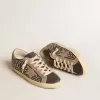 Super-Star LTD in nabuk grigio con perle Swarovski e stella in pelle scamosciata Super-Star LTD in nabuk grigio con perle Swarovski e stella in pelle scamosciata