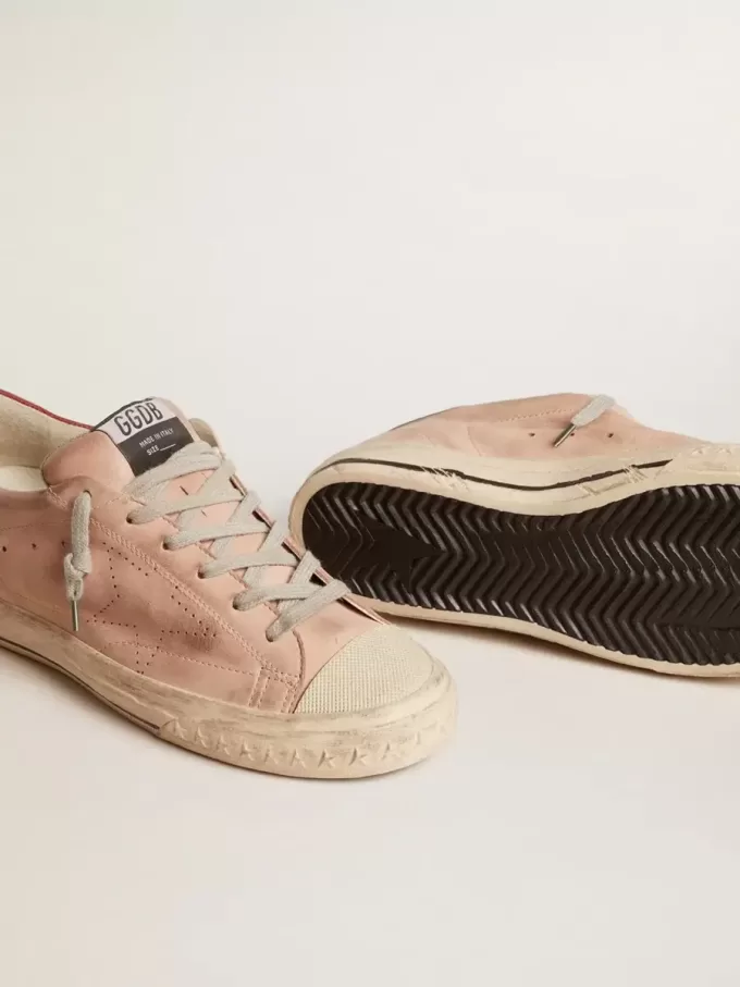 Super-Star LTD in nabuk rosa con stella traforata e linguetta in pelle sul tallone