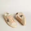 Super-Star LTD in pelle con stella in pelle scamosciata beige con borchie Swarovski