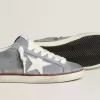 Super-Star LTD in pelle nabuk azzurra con stella in pelle bianca e linguetta sul tallone in pelle marrone Super-Star LTD in pelle nabuk azzurra con stella in pelle bianca e linguetta sul tallone in pelle marrone
