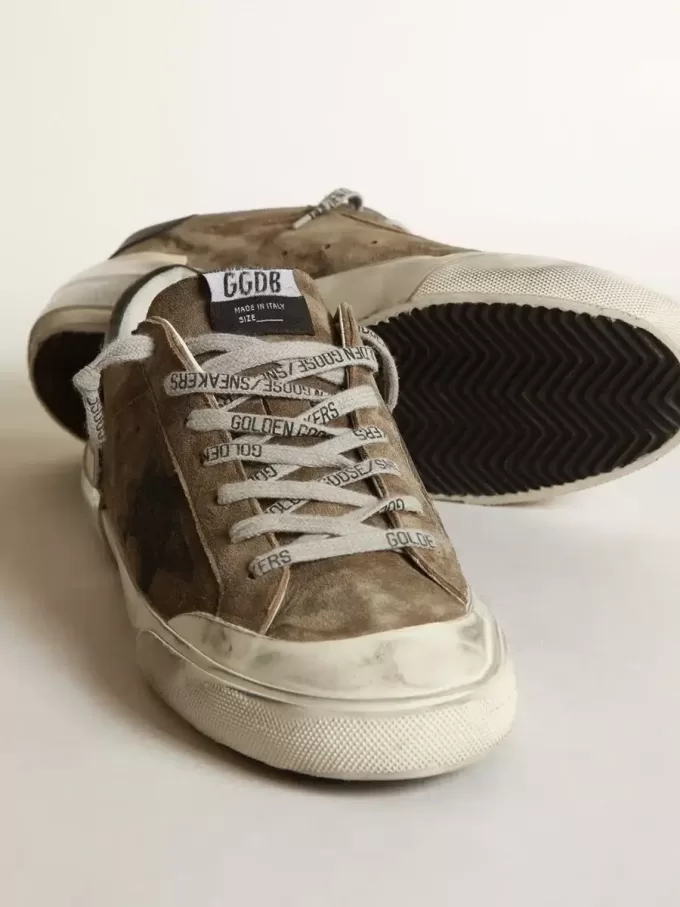 Super-Star LTD in pelle scamosciata verde militare con stella serigrafata Super-Star LTD in pelle scamosciata verde militare con stella serigrafata