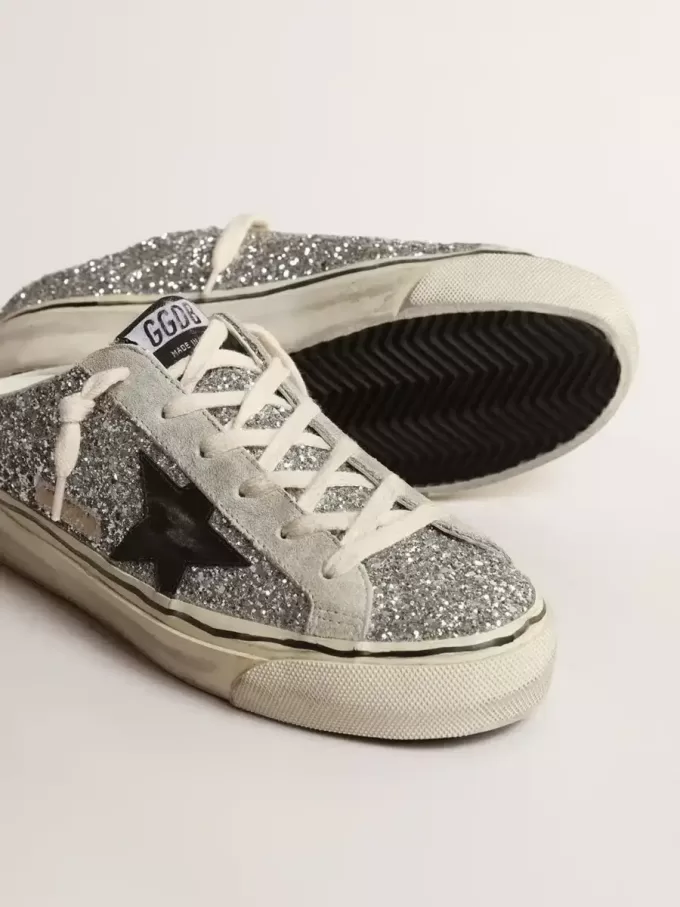 Super-Star Sabot da donna in glitter argento con stella in pelle nera Super-Star Sabot da donna in glitter argento con stella in pelle nera