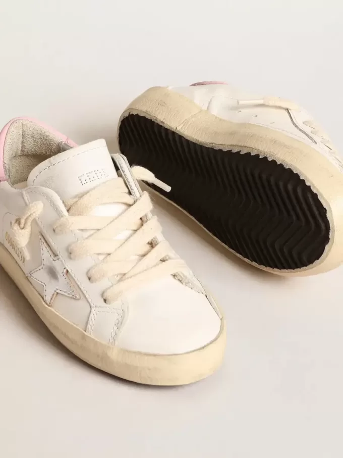 Super-Star Young con stella in pelle argentata e linguetta rosa sul tallone Super-Star Young con stella in pelle argentata e linguetta rosa sul tallone
