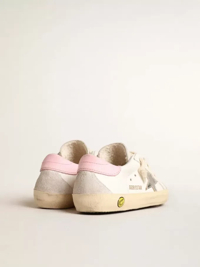 Super-Star Young con stella in pelle argentata e linguetta rosa sul tallone Super-Star Young con stella in pelle argentata e linguetta rosa sul tallone
