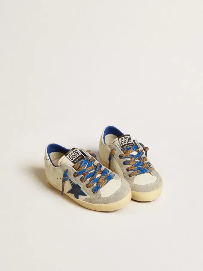 Super-Star Young con stella in pelle blu e inserti in pelle scamosciata grigio ghiaccio Super-Star Young con stella in pelle blu e inserti in pelle scamosciata grigio ghiaccio