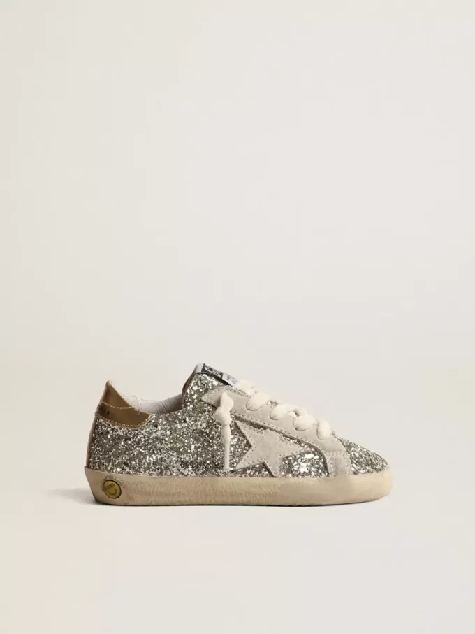 Super-Star Young glitterata con stella in pelle scamosciata e linguetta dorata sul tallone